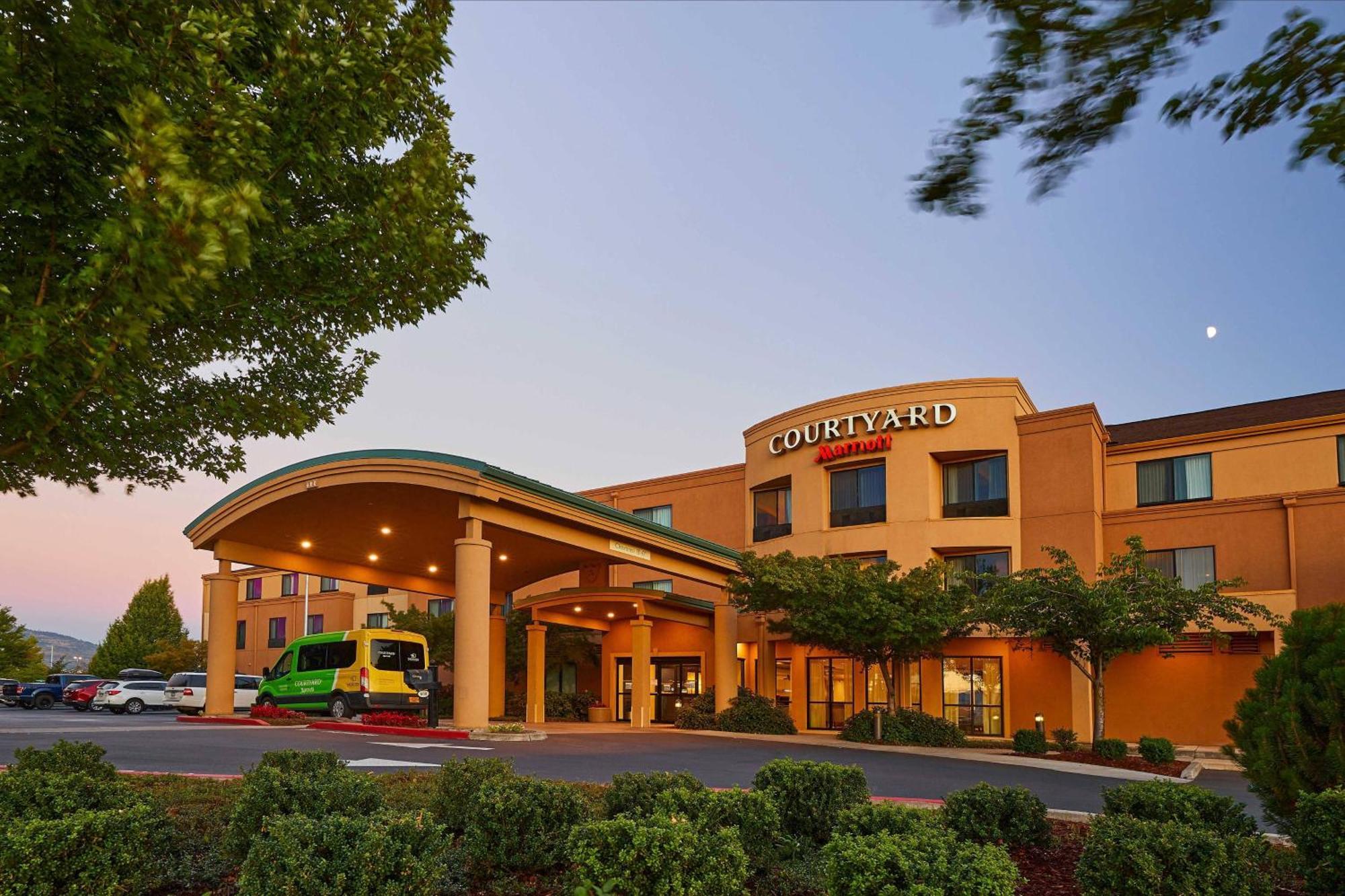 Hotel Courtyard Medford Airport Extérieur photo